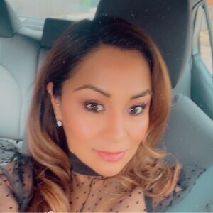 Meet your Posher, Maria ✨Top Rated Seller ✨